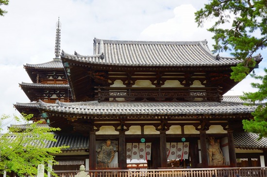 法隆寺中門(仁王門)の写真